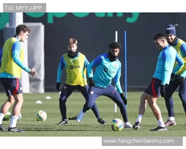 球星身着经典足球服展现绿茵激情与运动之美